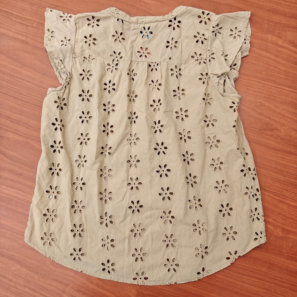 CeCe Eyelet Blouse Women's Medium Tan Flutter Sleeve Cottagecore Coquette Floral - Picture 3 of 5